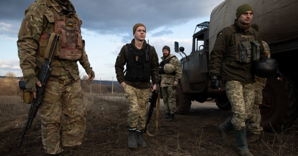 Live-Updates aus Russland und der Ukraine: Moskau befiehlt Truppen in separatistische Regionen