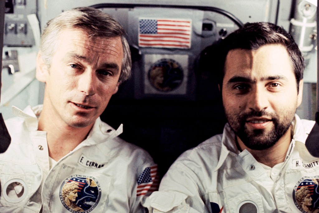 Astronaut Eugen A.  Cernan (links) und Harrison H.  Jack Schmidt war 1972 Teil der berühmten Mission Apollo 17.