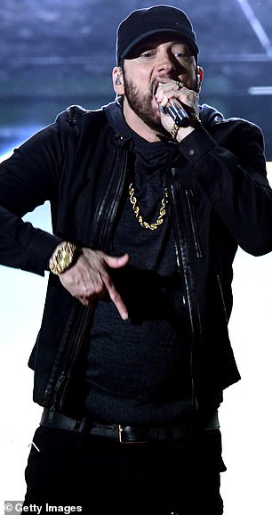Parton hat angedeutet, dass sie den anderen Kandidaten, darunter Eminem (im Bild) und Carly Simon, keine Stimmen wegnehmen will