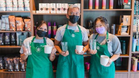Starbucks möchte, dass alle Kunden wiederverwendbare Tassen und Becher in seinen Geschäften verwenden können. 