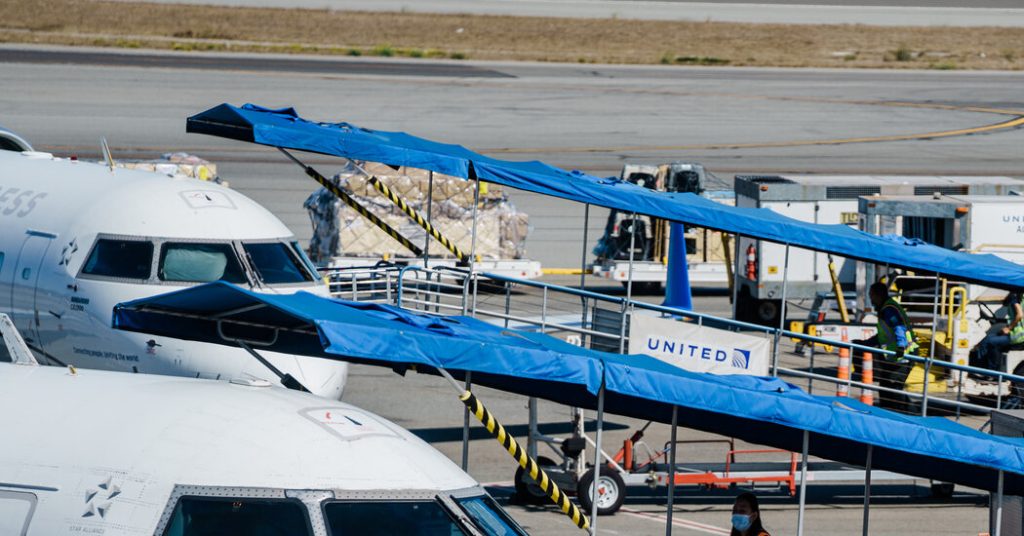 Covid-News: United Airlines wird einigen ungeimpften Arbeitnehmern die Rückkehr gestatten