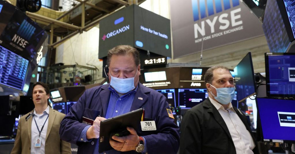 Die Wall Street fällt, wenn die Ölpreise steigen, die Nasdaq bestätigt den Bärenmarkt