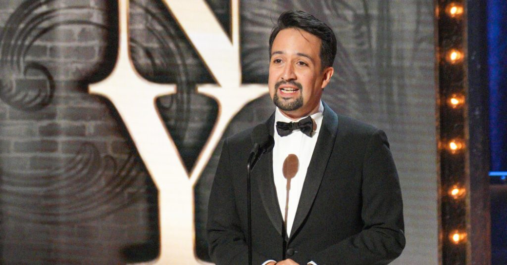 Lin-Manuel Miranda verpasst Oscars, nachdem seine Frau positiv auf Viren getestet wurde