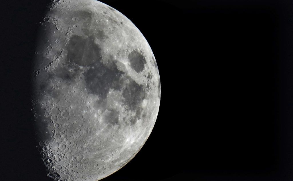 Weltraumschrott auf Kollisionskurs mit 5800 Meilen pro Stunde mit dem Mond