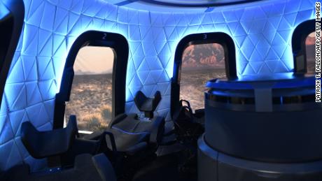 Das Innere der Blue Origin-Kapsel wird am 11. Dezember 2021 in Van Horn, Texas, ausgestellt. 