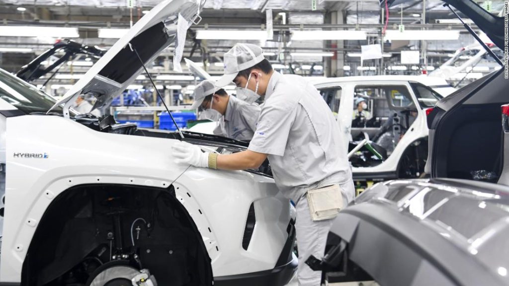 Die Fabriken von Toyota, Volkswagen und Tesla in China haben mit der Wiedereröffnung begonnen