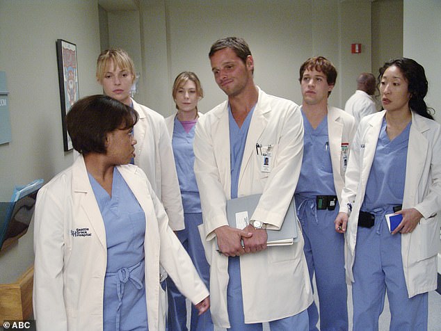 Izzie: Heigl spielte Dr. Izzie Stevens in den ersten sechs Staffeln von Grey's Anatomy, was sie zu einem bekannten Namen machte und ihre Filmkarriere voranbrachte.