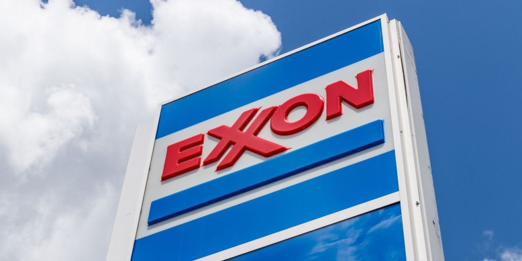 Exxon-Aktien fallen aufgrund des vierteljährlichen Gewinnverlusts, der die Gebühr von Russland in Höhe von 3,4 Milliarden US-Dollar enthält.