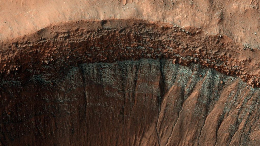 Der frostige Krater des Mars funkelt in einem neuen Bild des roten Planeten