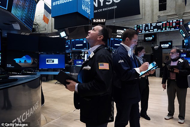 Am Donnerstag kroch der S&P 500 auf die Bestätigung eines Bärenmarktes zu, der Begriff der Wall Street für einen 20-prozentigen Rückgang von den jüngsten Höchstständen.  Im Bild: Händler an der New Yorker Börse
