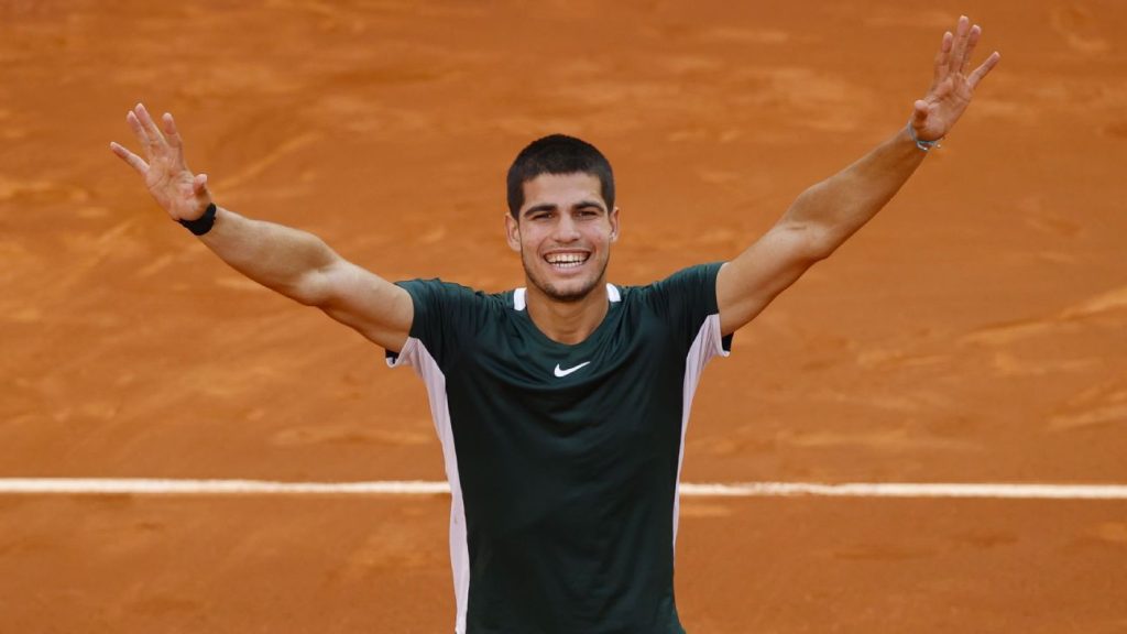 Carlos Alcaraz besiegt den Weltranglistenersten Novak Djokovic und erreicht das Finale der Madrid Open