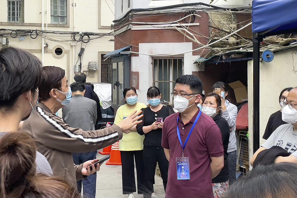 Lockdown in Shanghai: Einwohner fordern Freilassung, manche bekommen sie
