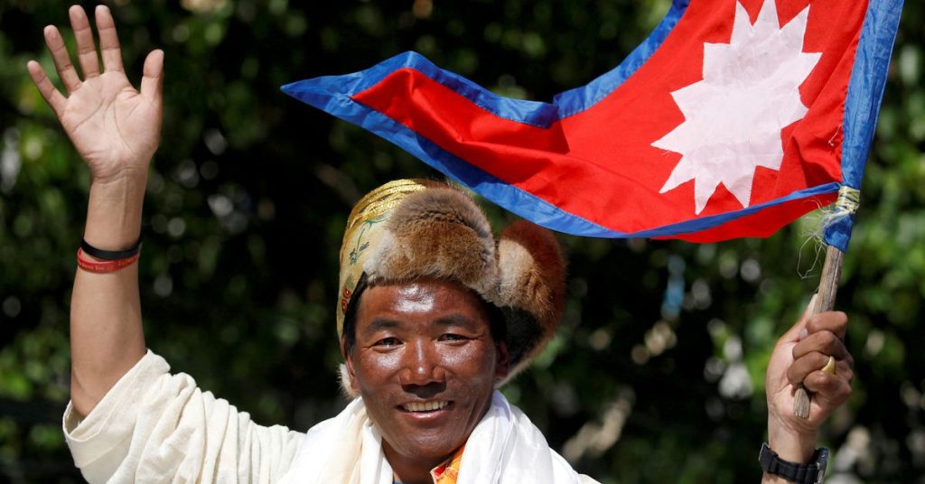 Nepalesen besteigen den Mount Everest und stellen zum 26. Mal einen Rekord auf