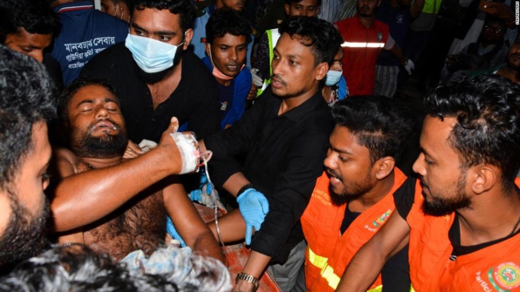 Bei einem Brand in einem Containerdepot in Bangladesch sind 49 Menschen getötet und Hunderte verletzt worden
