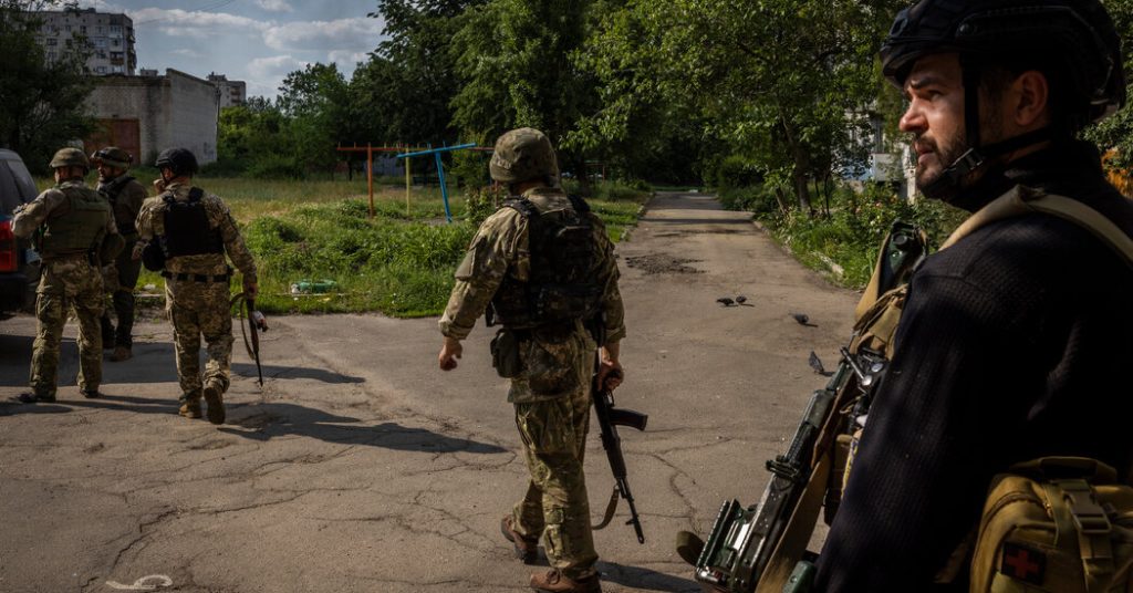 Live-Updates aus der Ukraine: Während Russland Territorium gewinnt, fordern Verluste Tribut