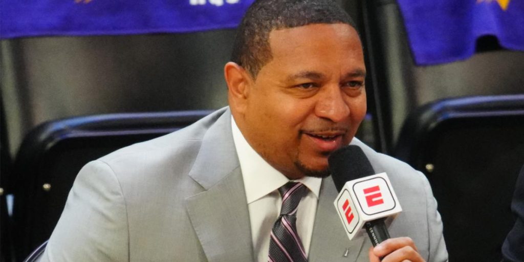 Mark Jackson trifft Steph Curry nach dem Nicken des NBA Finals MVP heimlich