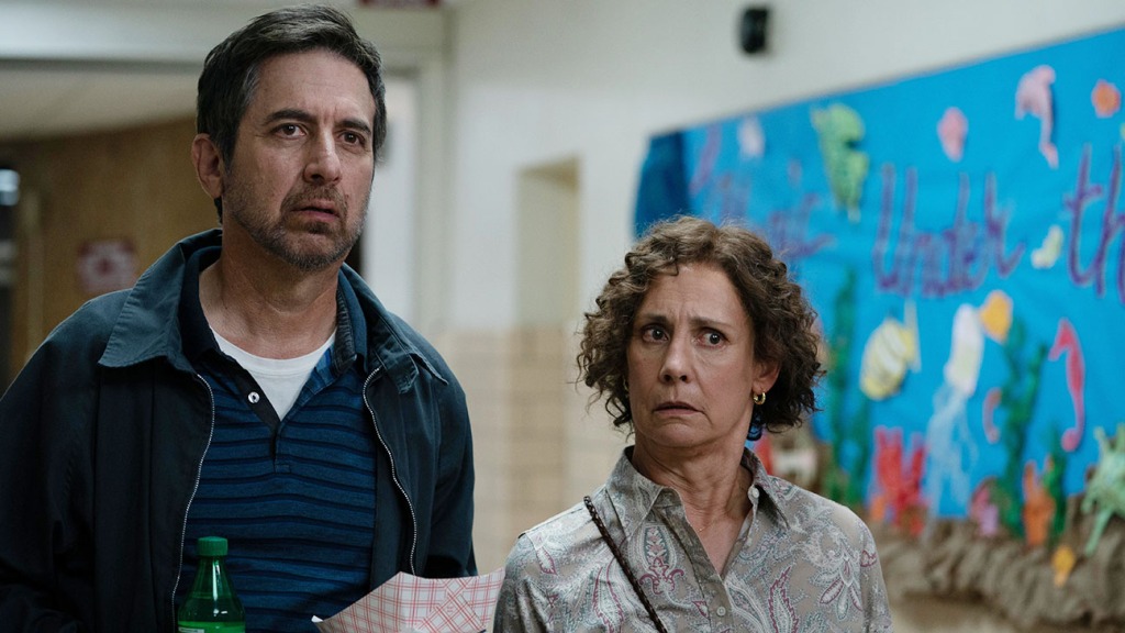 Ray Romano und Laurie Metcalfe in „Somewhere in Queens“-Rezension – The Hollywood Reporter