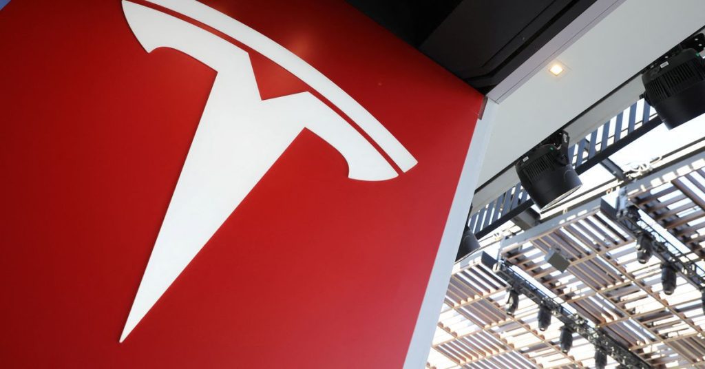 Tesla von Ex-Mitarbeitern wegen „Massenentlassungen“ verklagt