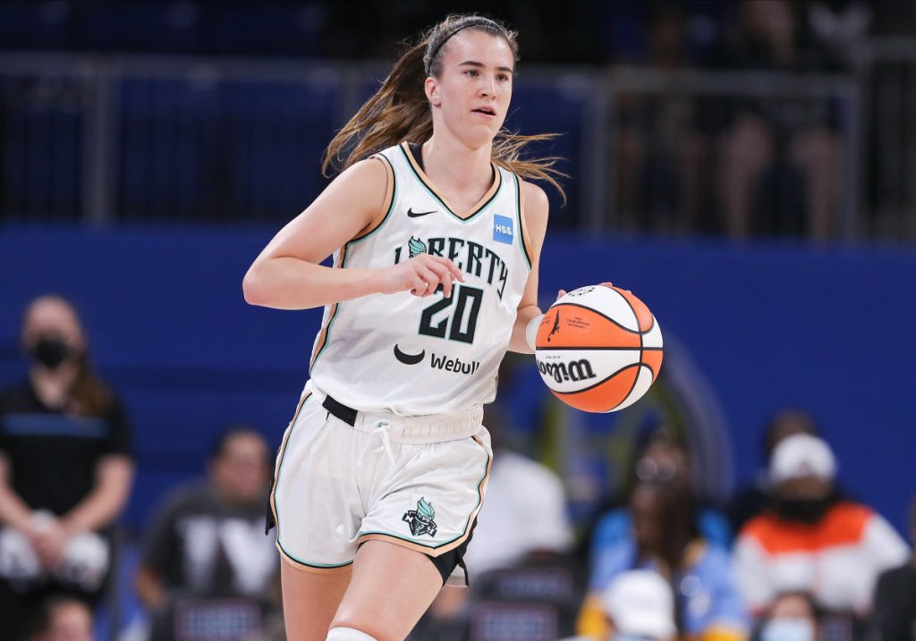 Sabrina Ionescu setzt neue WNBA-Standards für Punkte, Rebounds und Assists in einer einzigen Saison