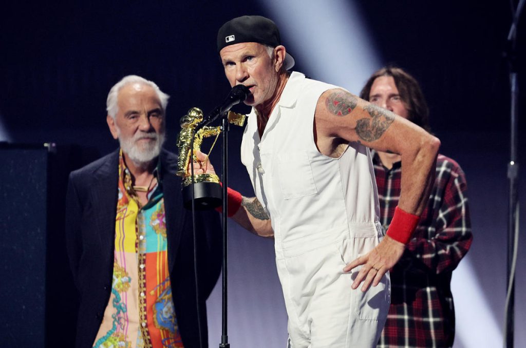 Chad Smith von Red Hot Chili Peppers widmet seinen VMA Award 2022 „Bruder“ Taylor Hawkins
