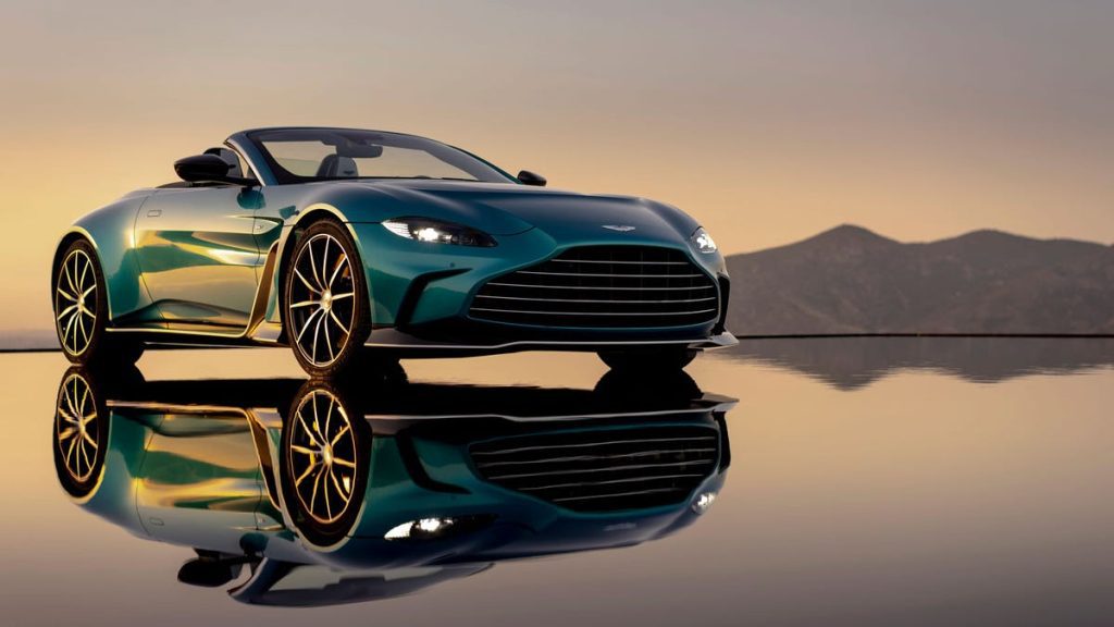 Aston Martin stellt in Pebble Beach den 690 PS starken Vantage Roadster vor
