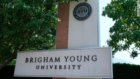 Die Brigham-Young-Universität entschuldigt sich und sperrt Fans für rassistische Beleidigungen während eines Volleyballspiels