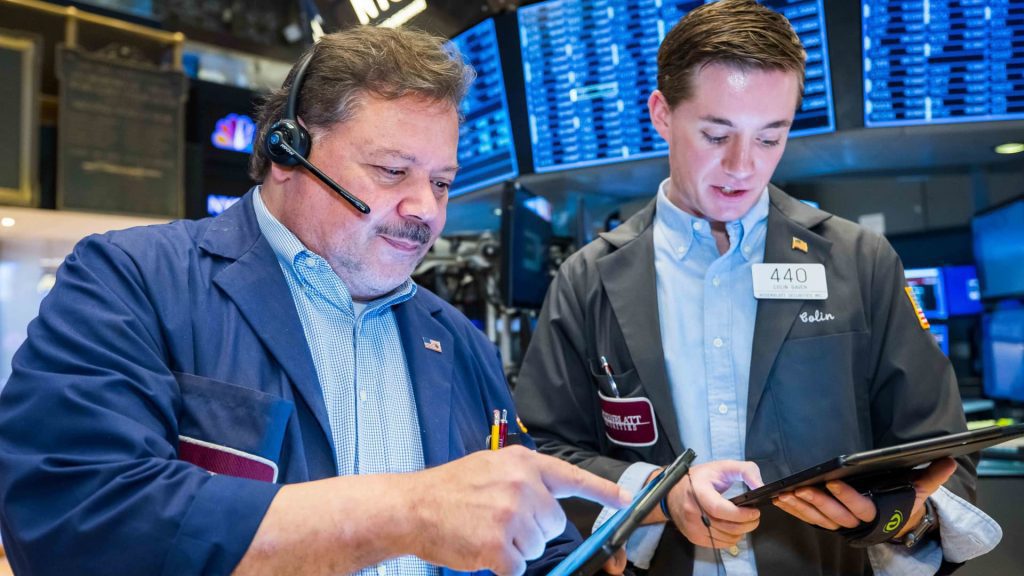 US-Aktien-Futures stiegen, nachdem der Dow brach, der S&P 500 rutschte drei Tage lang ab