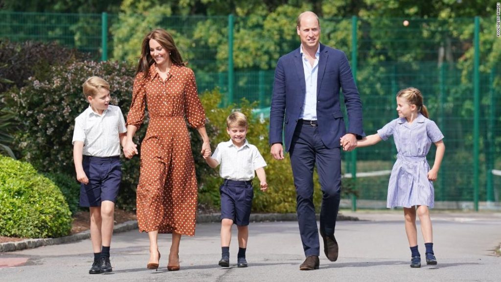 LAMBROOKE SCHOOL: Die königlichen Kinder George, Charlotte und Louis kommen an ihrem ersten Tag an