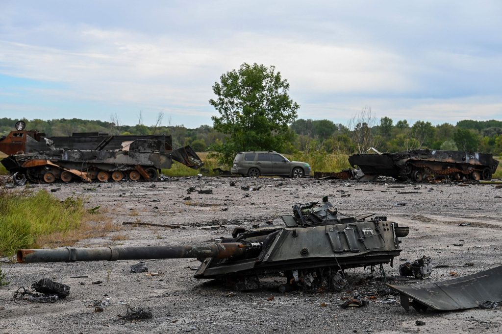 Dieses Foto, das am 10. September 2022 in Balaklia, Region Charkiw, aufgenommen wurde, zeigt einen zerstörten Militärpanzer.