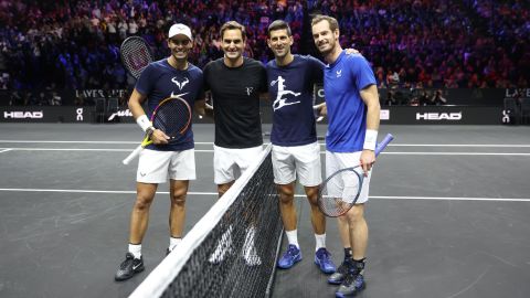Federer posiert mit Nadal, Djokovic und Murray nach einer Trainingseinheit vor dem Laver Cup 2022.
