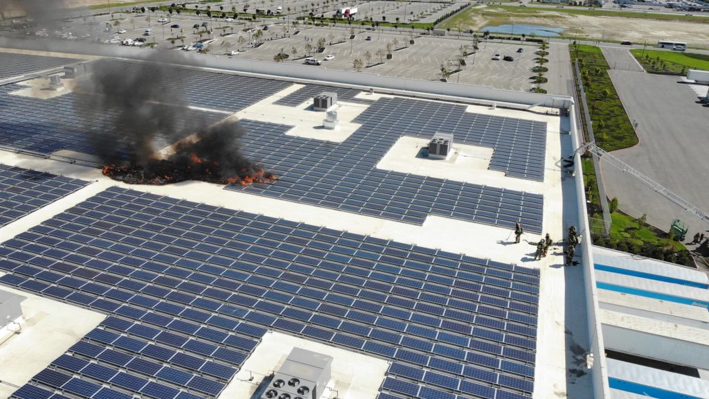 Amazon hat im vergangenen Jahr nach Bränden und Explosionen Solardächer abgeschaltet