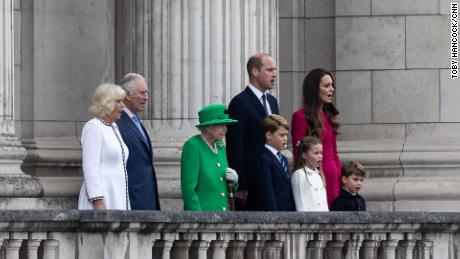 Als König Karl III. den Thron besteigt, erwartet die königliche Familie große Veränderungen 
