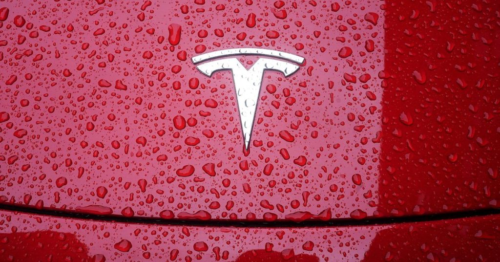 Tesla ruft fast 1,1 Millionen US-Autos zurück, um seine Fensterumkehrsoftware zu aktualisieren