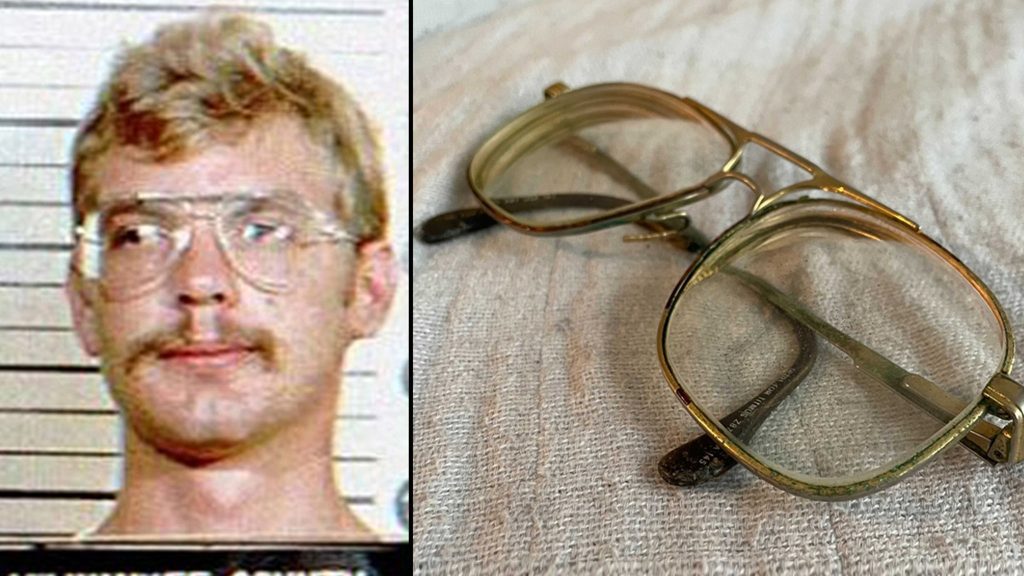Gefängnisbrille von Jeffrey Dahmer im Angebot für 150.000 Dollar