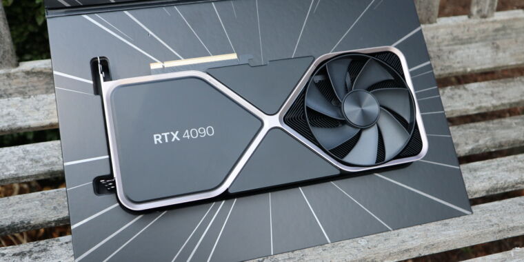 Wir testen gerade die Nvidia RTX 4090 – zeigen wir euch, wie schwer sie ist