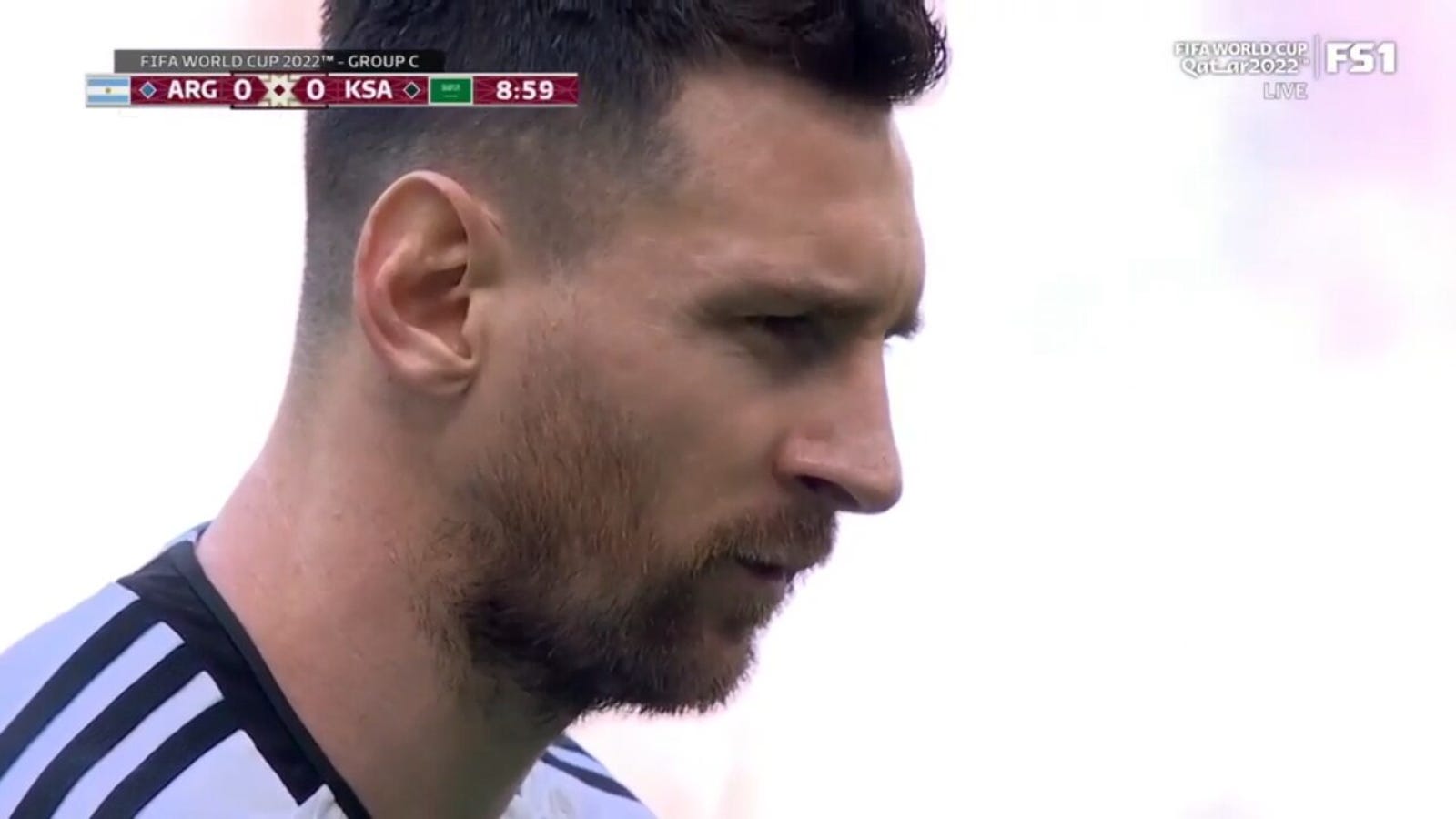 Lionel Messi erzielt in der zehnten Minute eine Flanke für Argentinien zum 1:0-Sieg gegen Saudi-Arabien