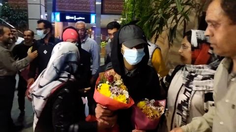 Rakabi hatte die Unterstützung der Öffentlichkeit, als sie im Oktober nach Teheran zurückkehrte.
